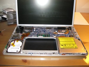 MacBook 17" Top Case Off